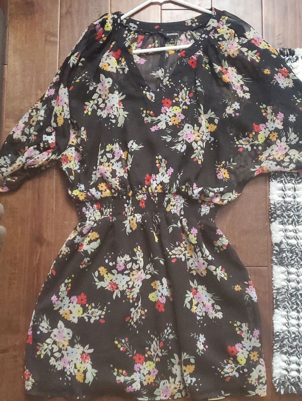Express Black Floral V-Neck Smocked Waist Mini Dress Size Small New Never Worn